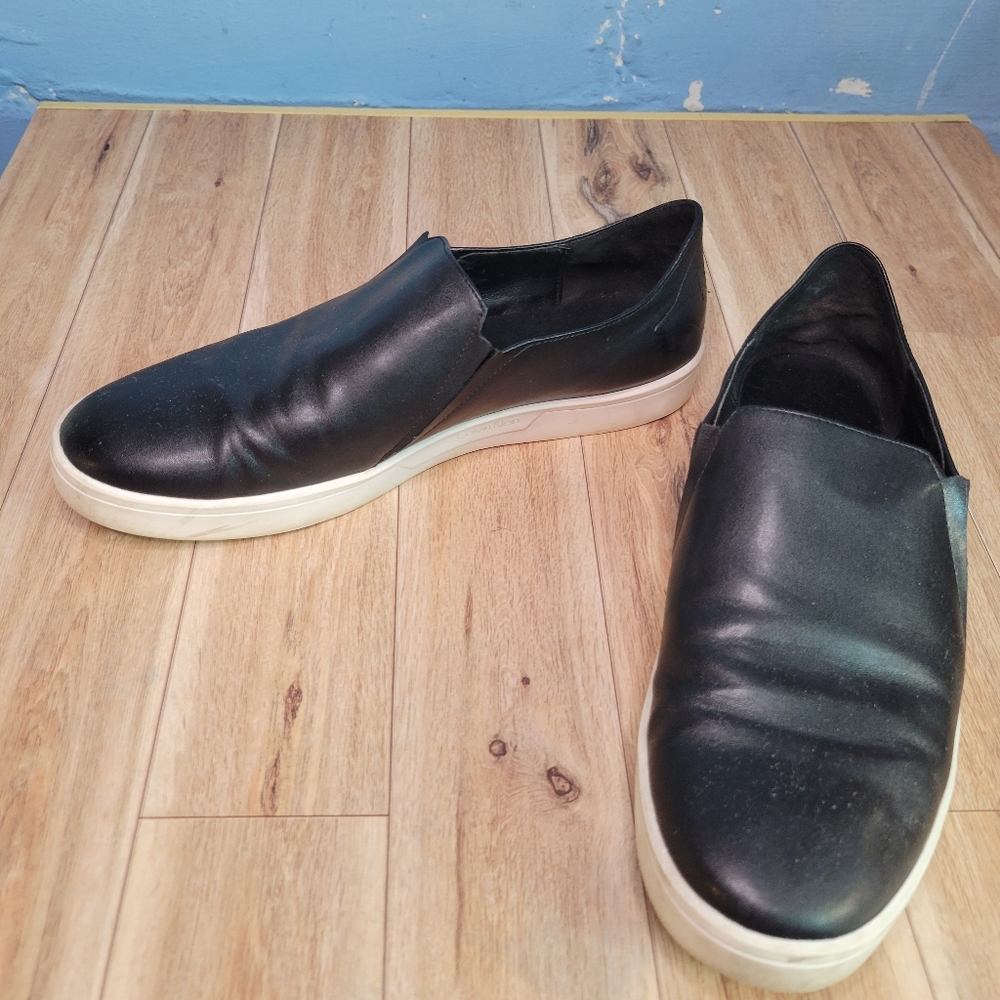 Men's Calvin Klein slip on leather shoes in great shape size 8.5